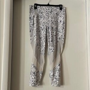 Athleta white, Blue Patterned capri Leggings